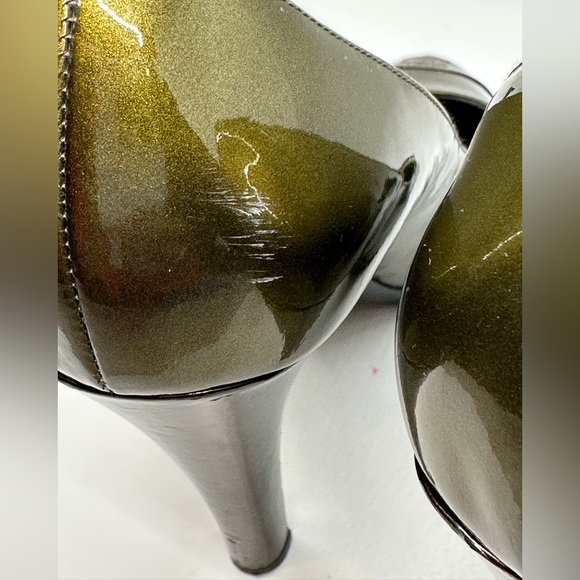 CHANEL Patent Leather Green Pumps, • Interlocking CC Logo. Size 38.5 (US 8.5) - Picture 7 of 9